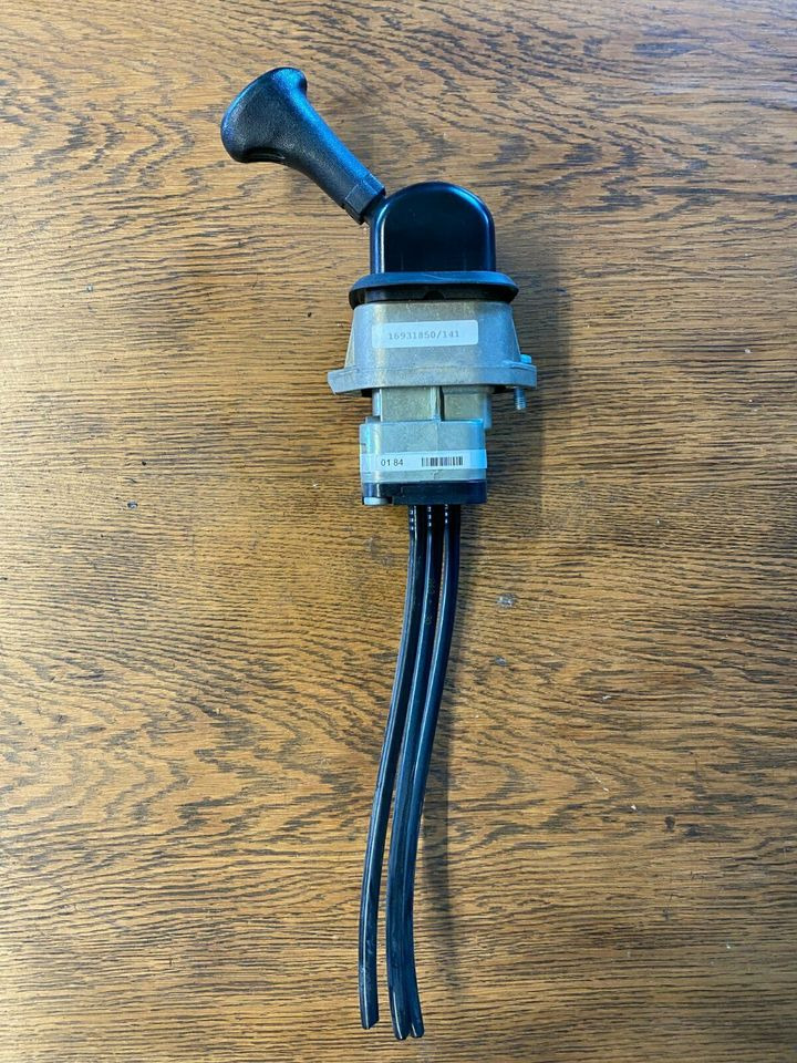 Mercedes Actros MP2 Handknorrbremse A 000 420 01 84 - Gear stick for Truck: picture 1 Mercedes Actros MP2 Handknorrbremse A 000 420 01 84 - Gear stick for Truck: picture 1