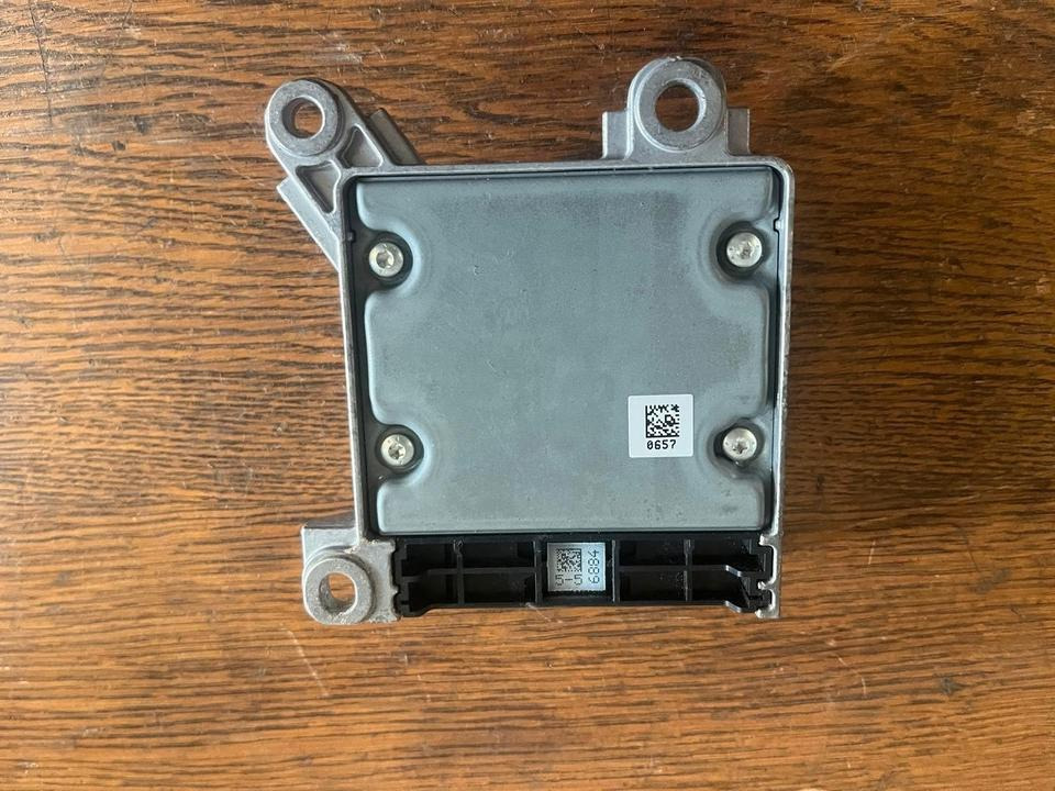 Mercedes Actros MP4 Elektronik ZGS Steuergerät A0004461242 - ECU for Truck: picture 5 Mercedes Actros MP4 Elektronik ZGS Steuergerät A0004461242 - ECU for Truck: picture 5