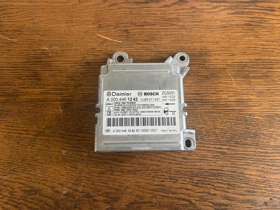 Mercedes Actros MP4 Elektronik ZGS Steuergerät A0004461242 - ECU for Truck: picture 2 Mercedes Actros MP4 Elektronik ZGS Steuergerät A0004461242 - ECU for Truck: picture 2