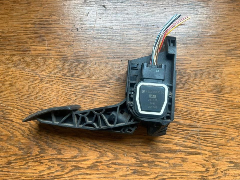 Mercedes Atego Gaspedal A9403000004 - Pedal for Truck: picture 1 Mercedes Atego Gaspedal A9403000004 - Pedal for Truck: picture 1