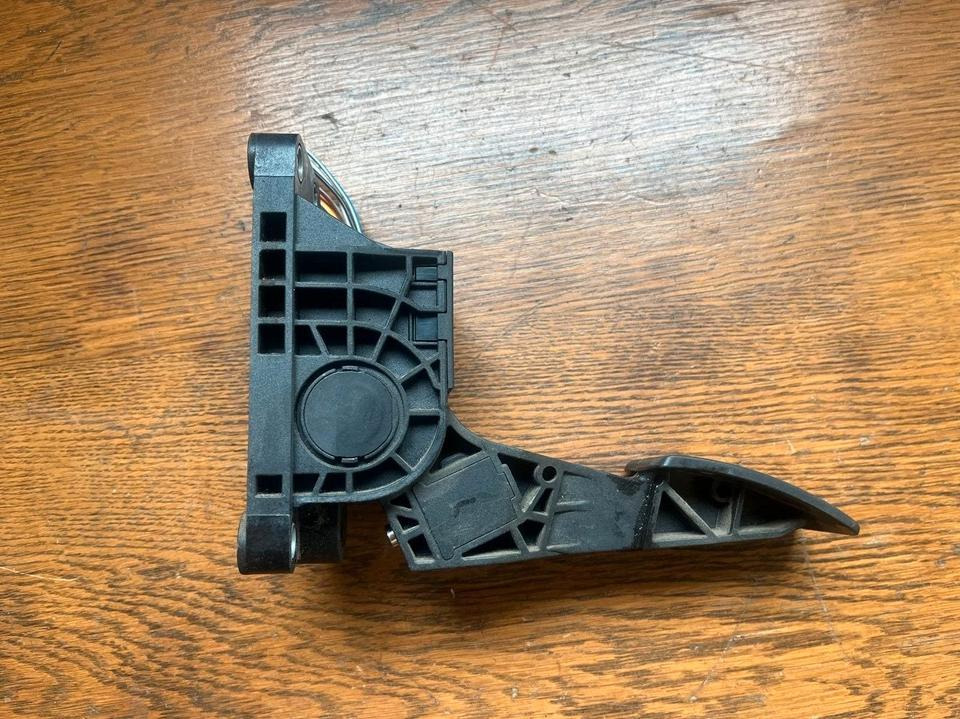 Mercedes Atego Gaspedal A9403000004 - Pedal for Truck: picture 3 Mercedes Atego Gaspedal A9403000004 - Pedal for Truck: picture 3