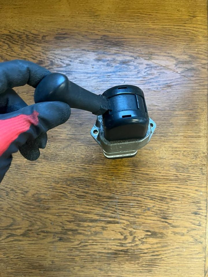 Mercedes Bremsventil Feststellbremse Handbremsventil A0004200284 - Brake valve for Truck: picture 3 Mercedes Bremsventil Feststellbremse Handbremsventil A0004200284 - Brake valve for Truck: picture 3