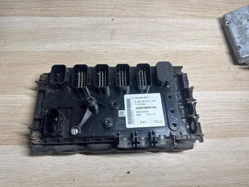 Mercedes Frontmodul CONTINENTAL A0004462661 - ECU for Truck: picture 2 Mercedes Frontmodul CONTINENTAL A0004462661 - ECU for Truck: picture 2