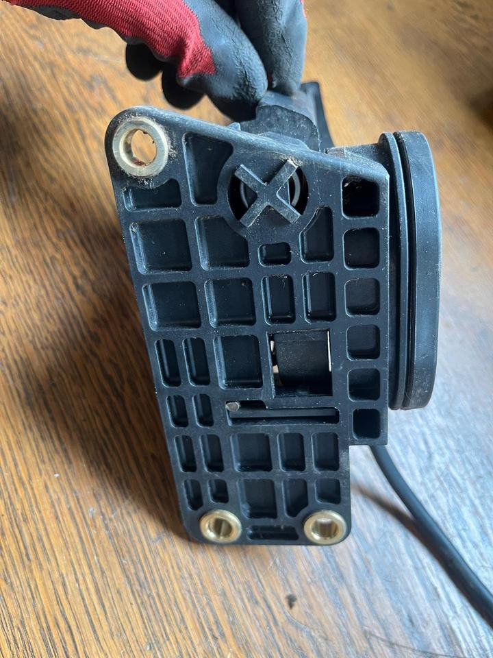 Mercedes Gaspedal A9703000004 - Pedal for Truck: picture 4 Mercedes Gaspedal A9703000004 - Pedal for Truck: picture 4