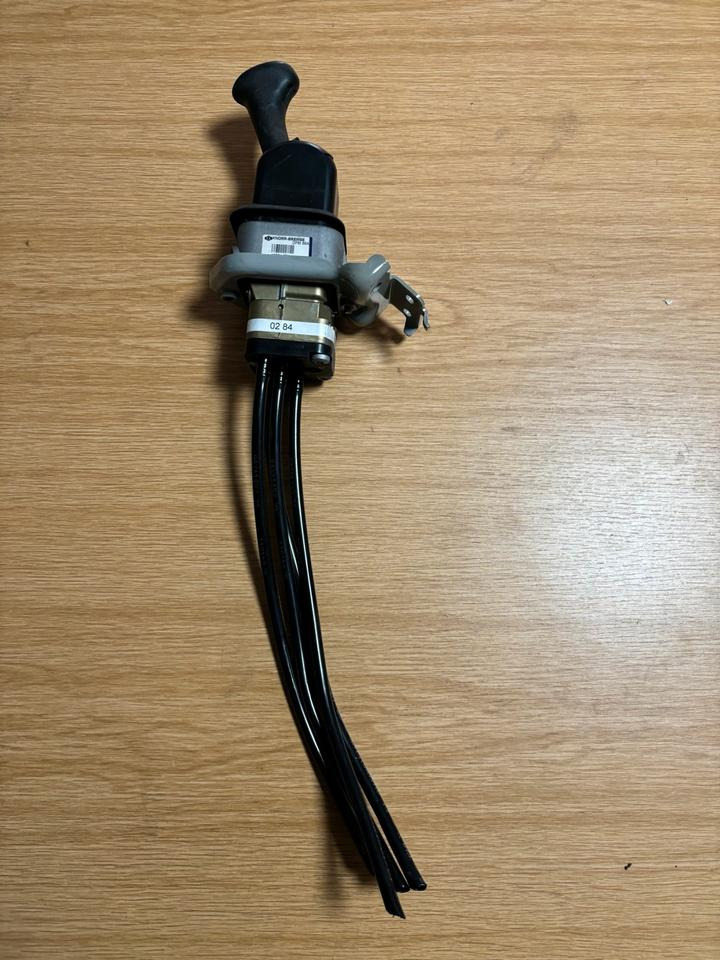 Mercedes KNORR-BREMSE Bremsventil Handbremsventil A0004200284 - Brake valve for Truck: picture 1 Mercedes KNORR-BREMSE Bremsventil Handbremsventil A0004200284 - Brake valve for Truck: picture 1