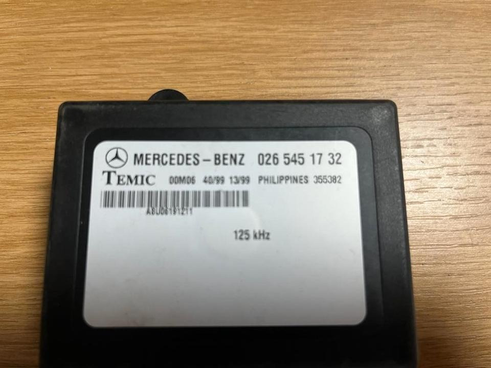 Mercedes VITO W638 Steuergerät Wegfahrsperre 0265451732 - ECU for Truck: picture 2 Mercedes VITO W638 Steuergerät Wegfahrsperre 0265451732 - ECU for Truck: picture 2