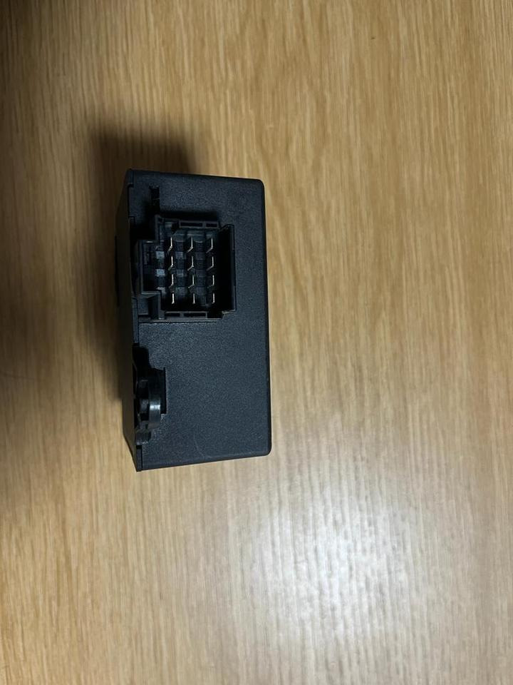 Mercedes VITO W638 Steuergerät Wegfahrsperre 0265451732 - ECU for Truck: picture 3 Mercedes VITO W638 Steuergerät Wegfahrsperre 0265451732 - ECU for Truck: picture 3