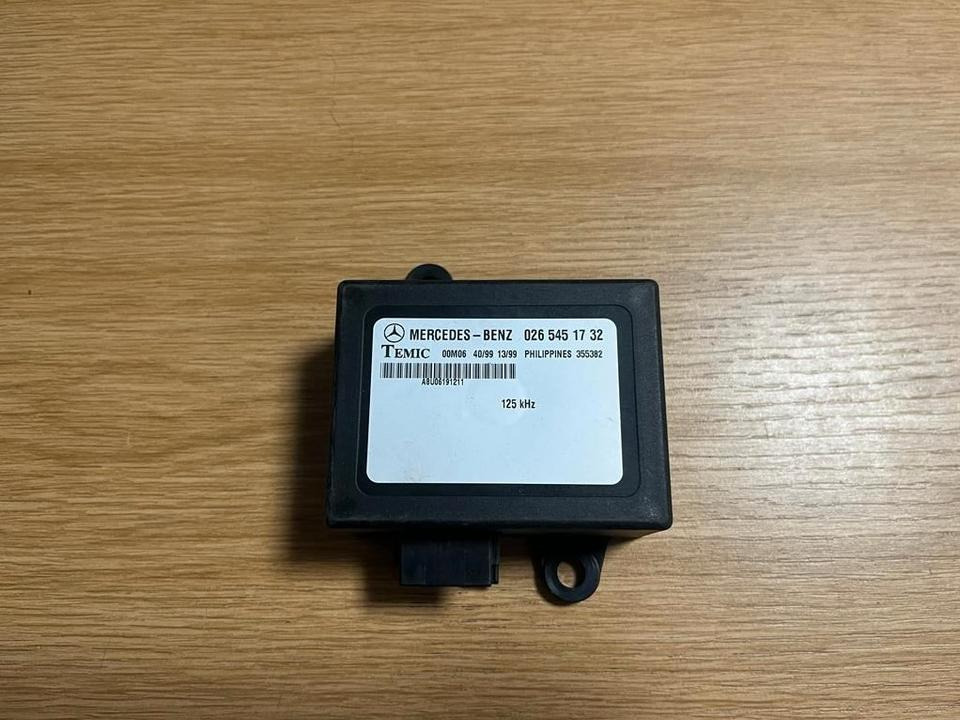 Mercedes VITO W638 Steuergerät Wegfahrsperre 0265451732 - ECU for Truck: picture 1 Mercedes VITO W638 Steuergerät Wegfahrsperre 0265451732 - ECU for Truck: picture 1