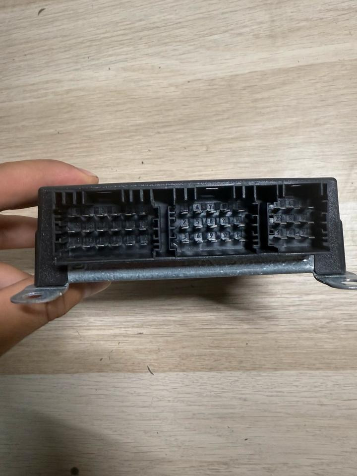 SCANIA ECAS 6x2 / BUS Steuergerät 1851677 - ECU for Bus: picture 4 SCANIA ECAS 6x2 / BUS Steuergerät 1851677 - ECU for Bus: picture 4