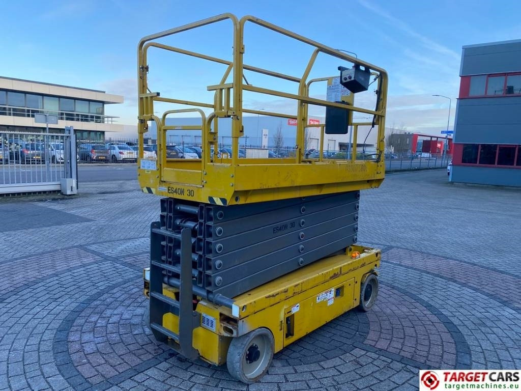 GMG 4046-ED Electric Scissor Work Lift 1404cm - Scissor lift: picture 3 GMG 4046-ED Electric Scissor Work Lift 1404cm - Scissor lift: picture 3