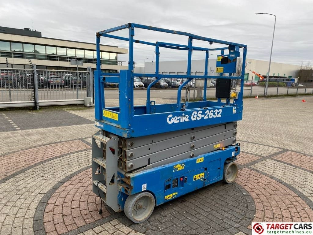 Genie GS-2632 Electric GS2632 Scissor Work Lift 992cm - Scissor lift: picture 3 Genie GS-2632 Electric GS2632 Scissor Work Lift 992cm - Scissor lift: picture 3