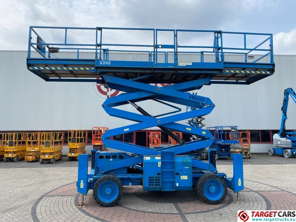 Genie GS-3390RT Diesel 4x4 Scissor Work Lift 1206cm - Scissor lift: picture 5 Genie GS-3390RT Diesel 4x4 Scissor Work Lift 1206cm - Scissor lift: picture 5