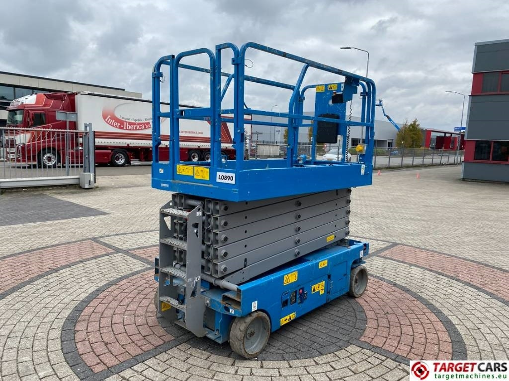 Genie GS-4047 Electric Scissor Work Lift 1389cm - Scissor lift: picture 3 Genie GS-4047 Electric Scissor Work Lift 1389cm - Scissor lift: picture 3
