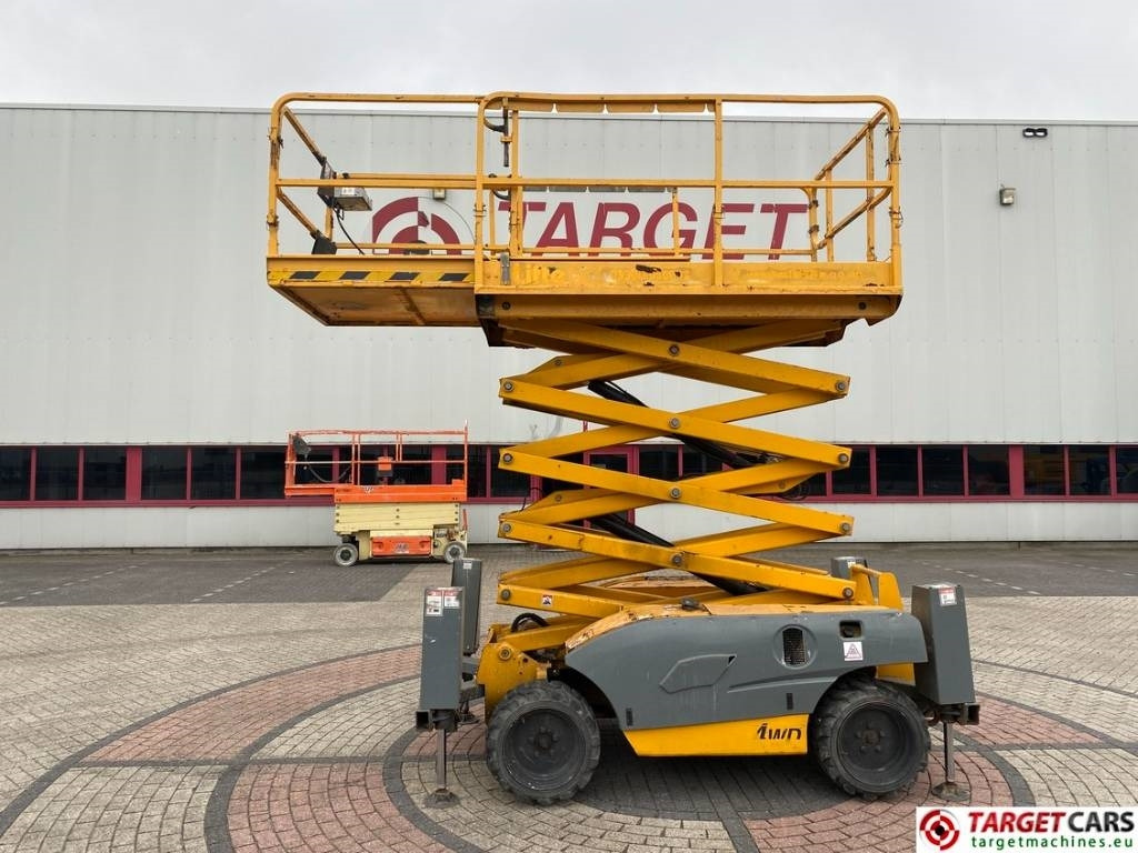 Haulotte Compact 12DX Diesel 4x4 Scissor Work Lift 1206cm - Scissor lift: picture 5 Haulotte Compact 12DX Diesel 4x4 Scissor Work Lift 1206cm - Scissor lift: picture 5