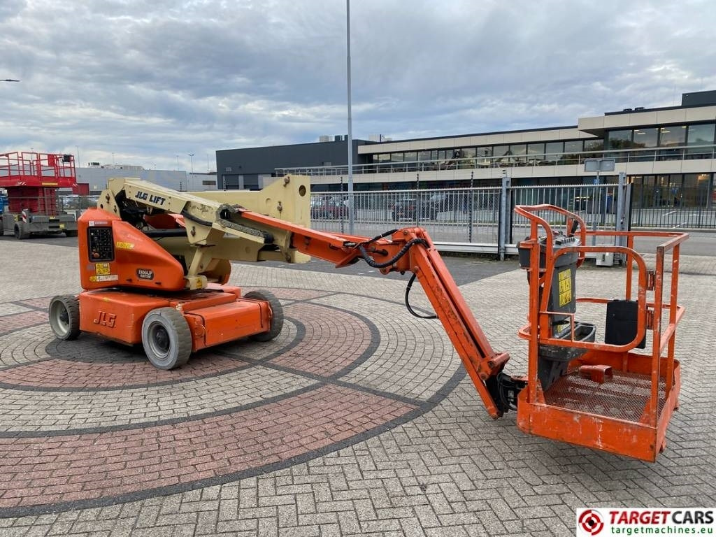 JLG E400AJPN Jib Plus Articulated Electric BoomLift - Articulated boom: picture 2 JLG E400AJPN Jib Plus Articulated Electric BoomLift - Articulated boom: picture 2