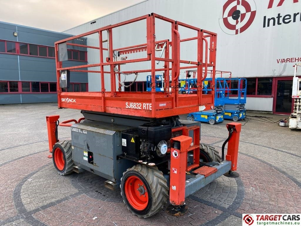 SkyJack SJ6832RTE Hybrid 4x4 Scissor Work Lift 1180cm - Scissor lift: picture 4 SkyJack SJ6832RTE Hybrid 4x4 Scissor Work Lift 1180cm - Scissor lift: picture 4