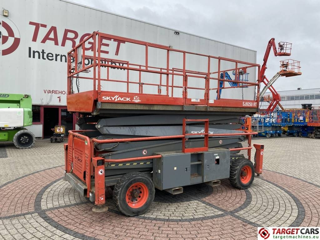 SkyJack SJ9250RT Diesel 4x4 Scissor Work Lift 1720cm  - Scissor lift: picture 1 SkyJack SJ9250RT Diesel 4x4 Scissor Work Lift 1720cm  - Scissor lift: picture 1