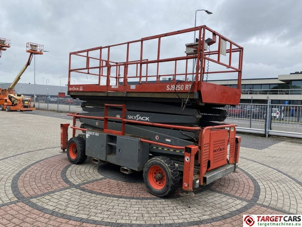 SkyJack SJ9250RT Diesel 4x4 Scissor Work Lift 1720cm  - Scissor lift: picture 2 SkyJack SJ9250RT Diesel 4x4 Scissor Work Lift 1720cm  - Scissor lift: picture 2