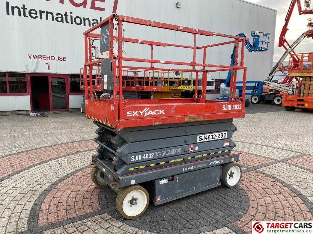 SkyJack SJIII-4632 Electric 4632 Scissor Work Lift 1170cm  - Scissor lift: picture 1 SkyJack SJIII-4632 Electric 4632 Scissor Work Lift 1170cm  - Scissor lift: picture 1