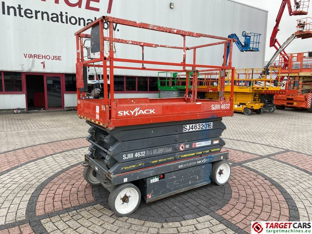 SkyJack SJIII-4632 Electric 4632 Scissor Work Lift 1170cm  - Scissor lift: picture 1 SkyJack SJIII-4632 Electric 4632 Scissor Work Lift 1170cm  - Scissor lift: picture 1