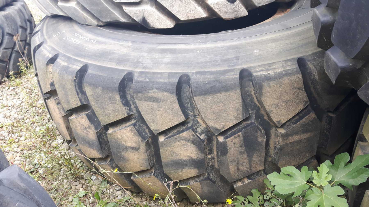 BRIDGESTONE 29/5R35 Pneumatici 29.5R35 in buone condizioni - Tire for Construction machinery: picture 2 BRIDGESTONE 29/5R35 Pneumatici 29.5R35 in buone condizioni - Tire for Construction machinery: picture 2
