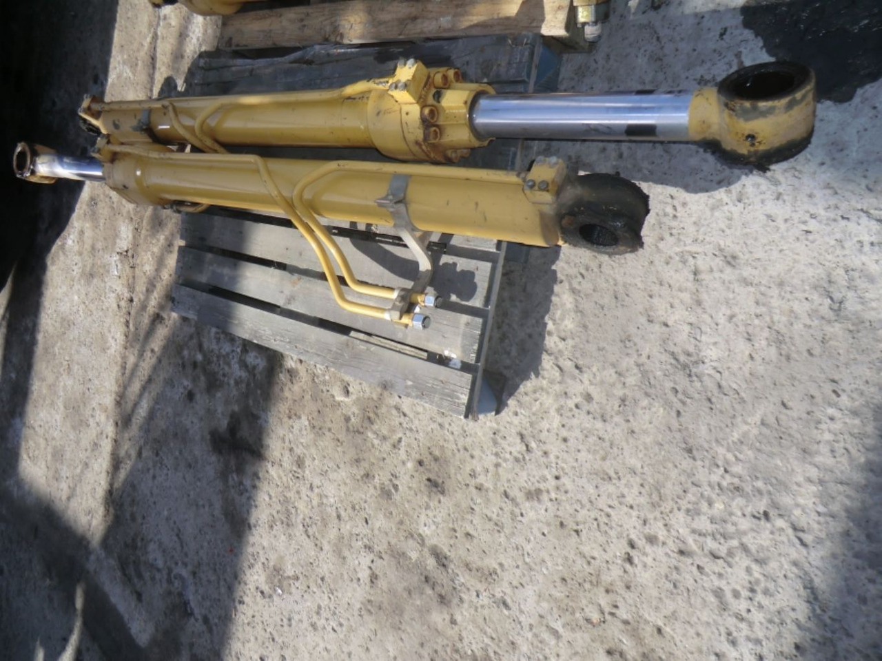 Caterpillar 317B LN N. 2 cilindri di sollevamento - Hydraulic cylinder for Construction machinery: picture 1 Caterpillar 317B LN N. 2 cilindri di sollevamento - Hydraulic cylinder for Construction machinery: picture 1