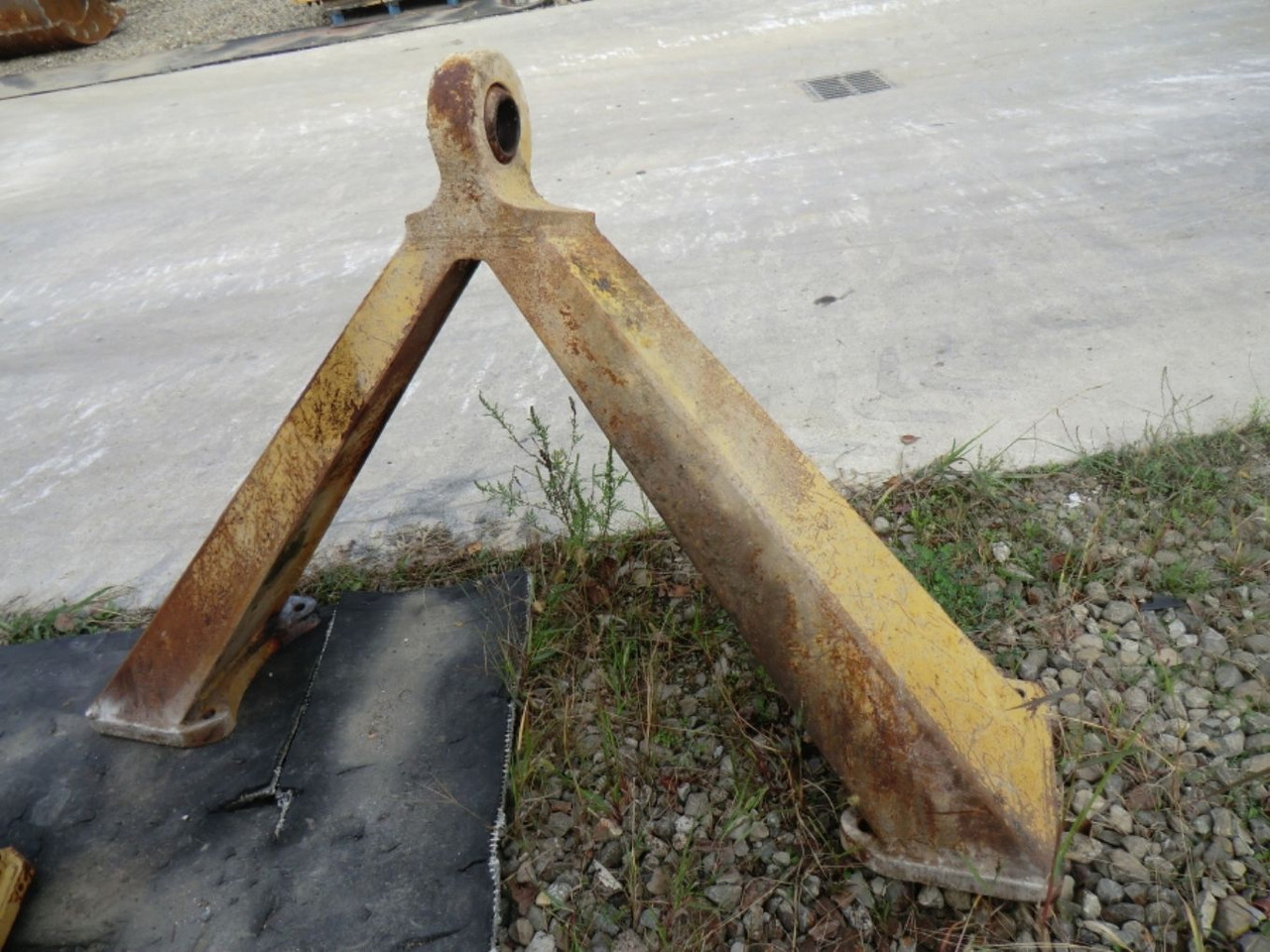 Caterpillar 735 Supporto telaio assale posteriore - Axle and parts for Construction machinery: picture 2 Caterpillar 735 Supporto telaio assale posteriore - Axle and parts for Construction machinery: picture 2