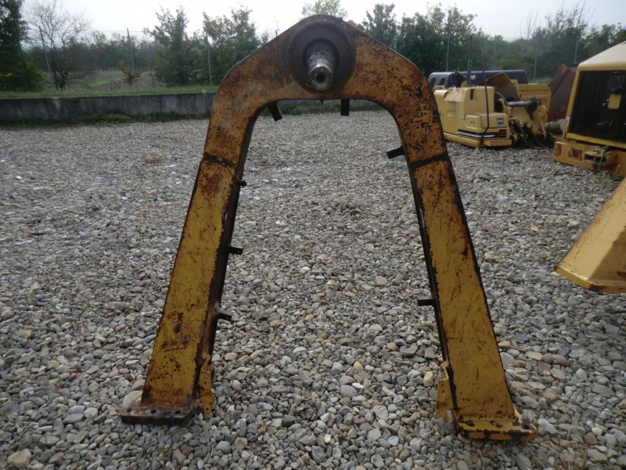 Caterpillar 735 Telaio di supporto anteriore - Frame/ Chassis for Construction machinery: picture 1 Caterpillar 735 Telaio di supporto anteriore - Frame/ Chassis for Construction machinery: picture 1