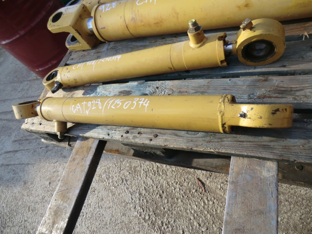 Caterpillar 928G CILINDRI DI STERZO - Hydraulic cylinder for Construction machinery: picture 2 Caterpillar 928G CILINDRI DI STERZO - Hydraulic cylinder for Construction machinery: picture 2