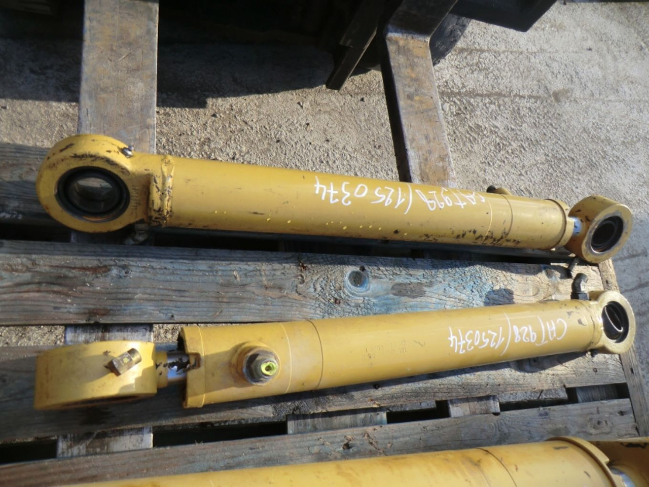Caterpillar 928G CILINDRI DI STERZO - Hydraulic cylinder for Construction machinery: picture 3 Caterpillar 928G CILINDRI DI STERZO - Hydraulic cylinder for Construction machinery: picture 3