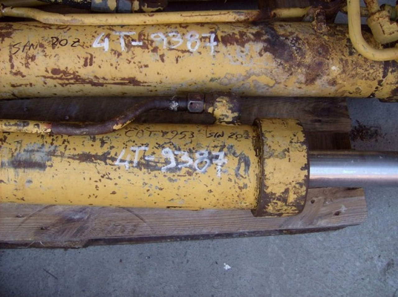 Caterpillar 953 CILINDRI DI SALITA - Hydraulic cylinder for Construction machinery: picture 2 Caterpillar 953 CILINDRI DI SALITA - Hydraulic cylinder for Construction machinery: picture 2