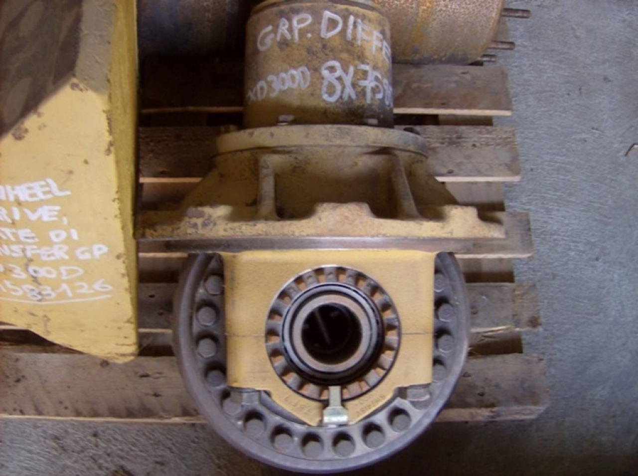 Caterpillar D300D DIFFERENZIALE CON COPPIA CONICA - Differential gear for Construction machinery: picture 2 Caterpillar D300D DIFFERENZIALE CON COPPIA CONICA - Differential gear for Construction machinery: picture 2