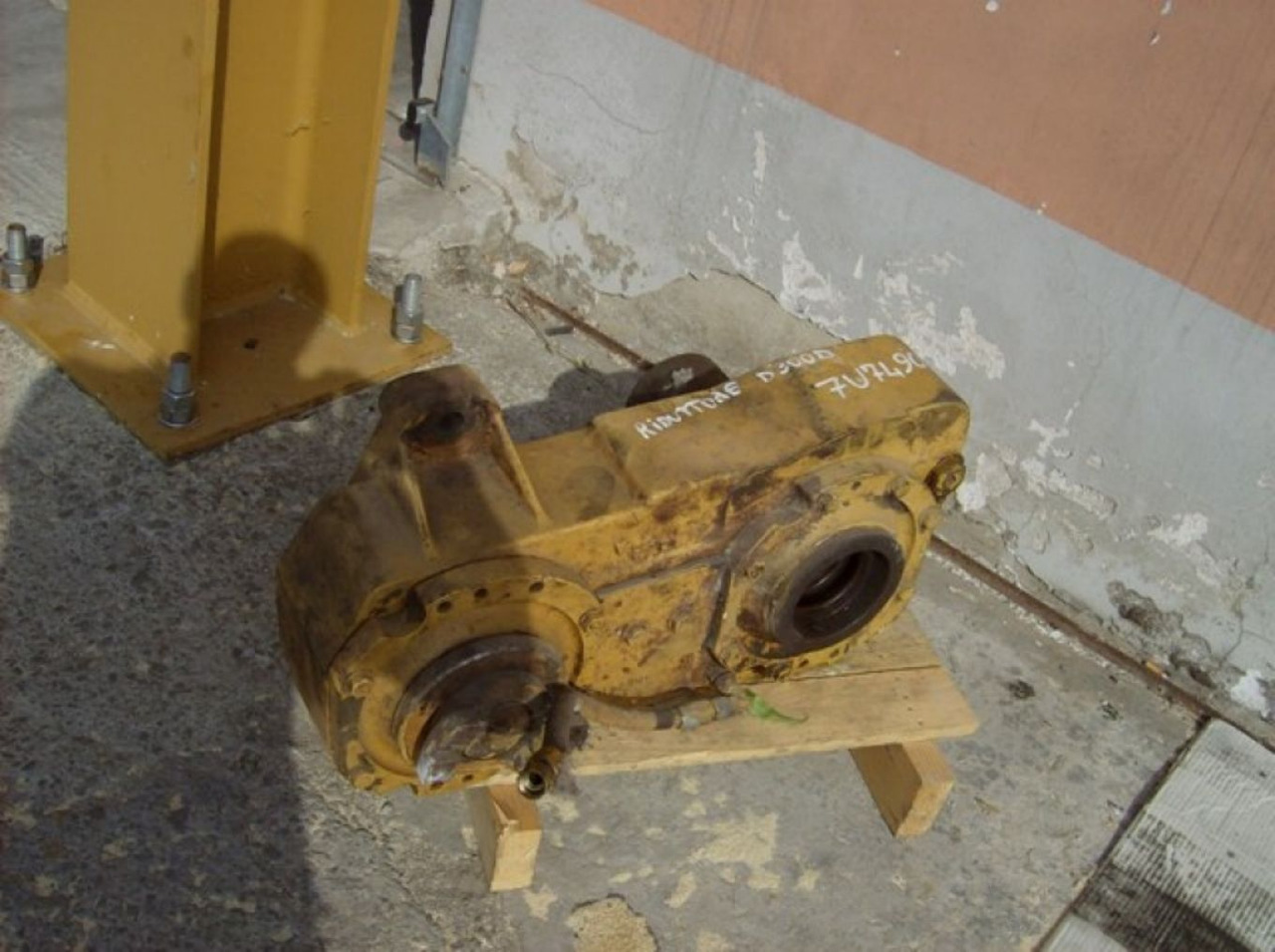 Caterpillar D300D Transfer dropbox - Transmission for Construction machinery: picture 1 Caterpillar D300D Transfer dropbox - Transmission for Construction machinery: picture 1