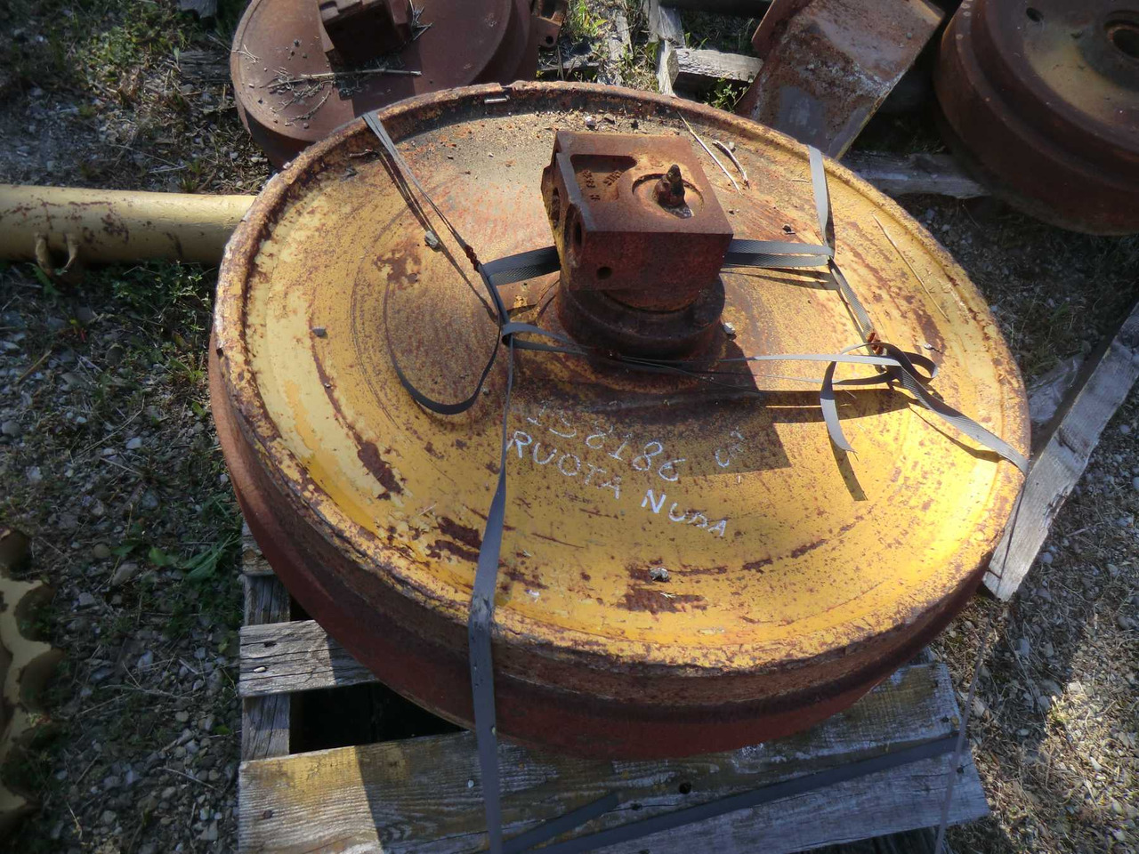 Caterpillar D7E RUOTA NUDA - Undercarriage parts for Construction machinery: picture 1 Caterpillar D7E RUOTA NUDA - Undercarriage parts for Construction machinery: picture 1