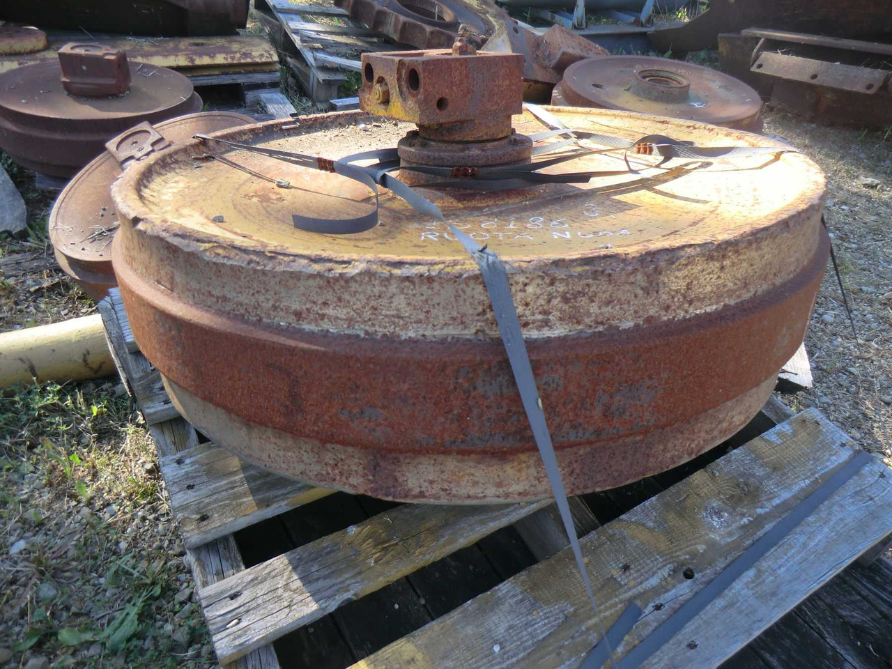 Caterpillar D7E RUOTA NUDA - Undercarriage parts for Construction machinery: picture 2 Caterpillar D7E RUOTA NUDA - Undercarriage parts for Construction machinery: picture 2