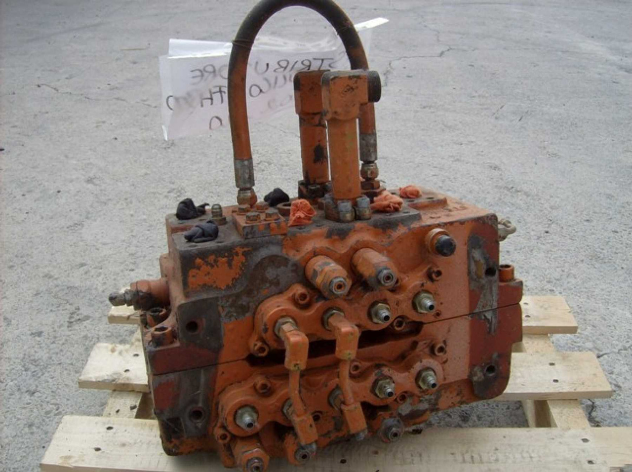 FIAT HITACHI FH300.2 distributore idraulico - Hydraulic valve for Construction machinery: picture 1 FIAT HITACHI FH300.2 distributore idraulico - Hydraulic valve for Construction machinery: picture 1