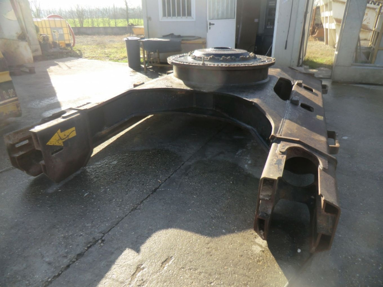 HITACHI ZX240 BAS TELAIO INFERIORE - Frame/ Chassis for Construction machinery: picture 1 HITACHI ZX240 BAS TELAIO INFERIORE - Frame/ Chassis for Construction machinery: picture 1