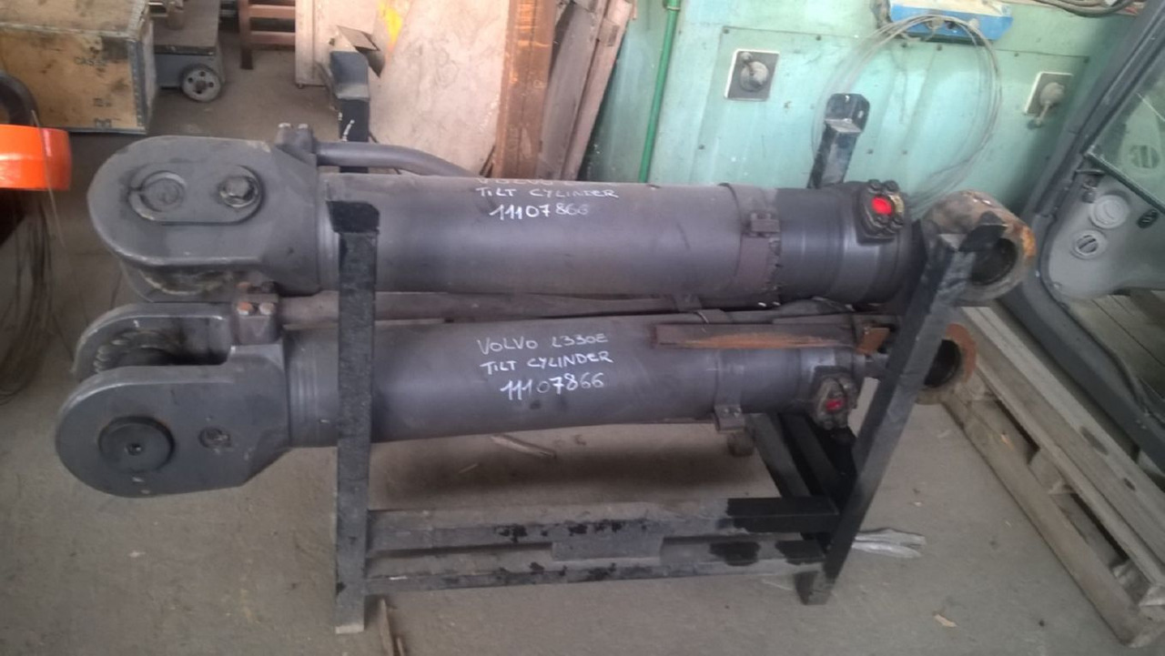 VOLVO L330E CILINDRO TILT - Hydraulic cylinder for Construction machinery: picture 1 VOLVO L330E CILINDRO TILT - Hydraulic cylinder for Construction machinery: picture 1