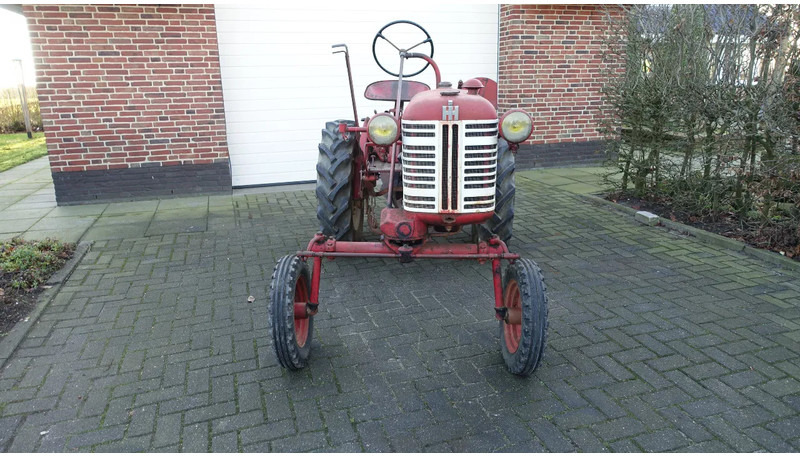 Farmall Farmall Cub - Farm tractor: picture 2 Farmall Farmall Cub - Farm tractor: picture 2