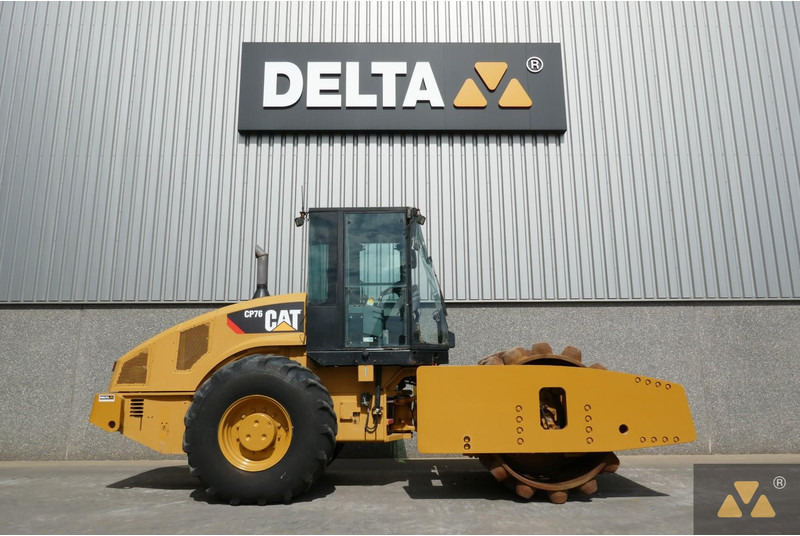 Caterpillar CP76 - Roller: picture 2 Caterpillar CP76 - Roller: picture 2