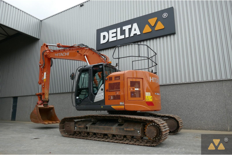 Hitachi ZX225USLC-6 - Crawler excavator: picture 4 Hitachi ZX225USLC-6 - Crawler excavator: picture 4