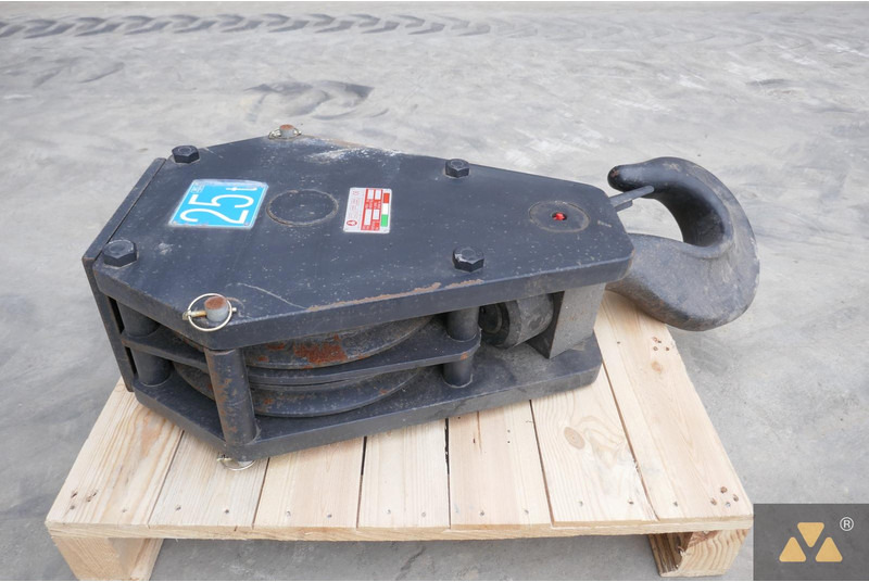 O.F.S. Hookblock 25T - Pipe layer: picture 2 O.F.S. Hookblock 25T - Pipe layer: picture 2