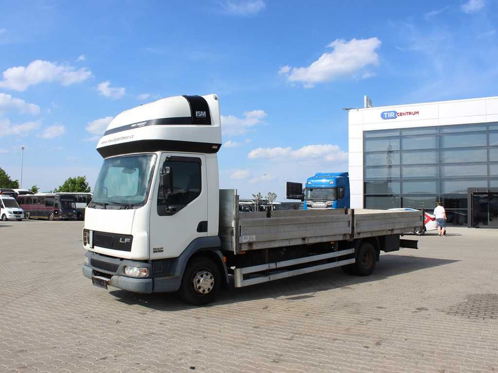 DAF LF 45.180, SLEEPING CABIN, EURO 3, PNEU 80% - Curtainsider truck: picture 1 DAF LF 45.180, SLEEPING CABIN, EURO 3, PNEU 80% - Curtainsider truck: picture 1