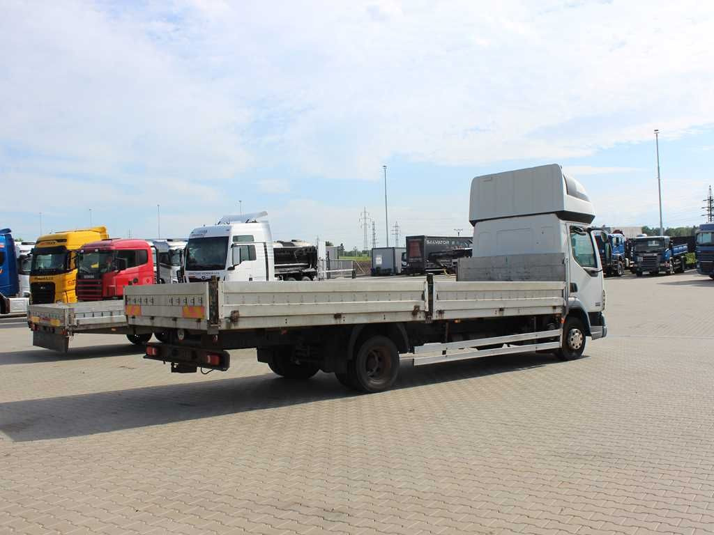 DAF LF 45.180, SLEEPING CABIN, EURO 3, PNEU 80% - Curtainsider truck: picture 3 DAF LF 45.180, SLEEPING CABIN, EURO 3, PNEU 80% - Curtainsider truck: picture 3