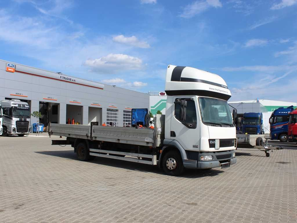 DAF LF 45.180, SLEEPING CABIN, EURO 3, PNEU 80% - Curtainsider truck: picture 2 DAF LF 45.180, SLEEPING CABIN, EURO 3, PNEU 80% - Curtainsider truck: picture 2