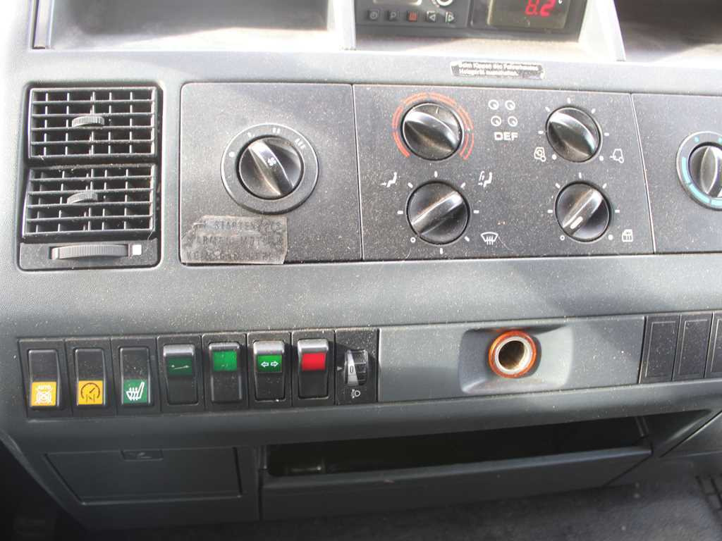 Hook lift truck MAN LE 8.180, EURO 3, BEACONS, CONTAINER HOOK CARRIER: picture 12