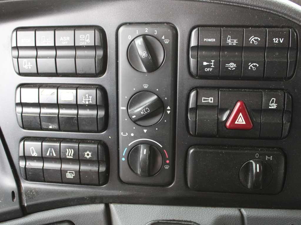 Autotransporter truck Mercedes-Benz Actros 1844, EURO 5EEV, RETARDER + KÄSSBOHRER METAGO (2006): picture 20