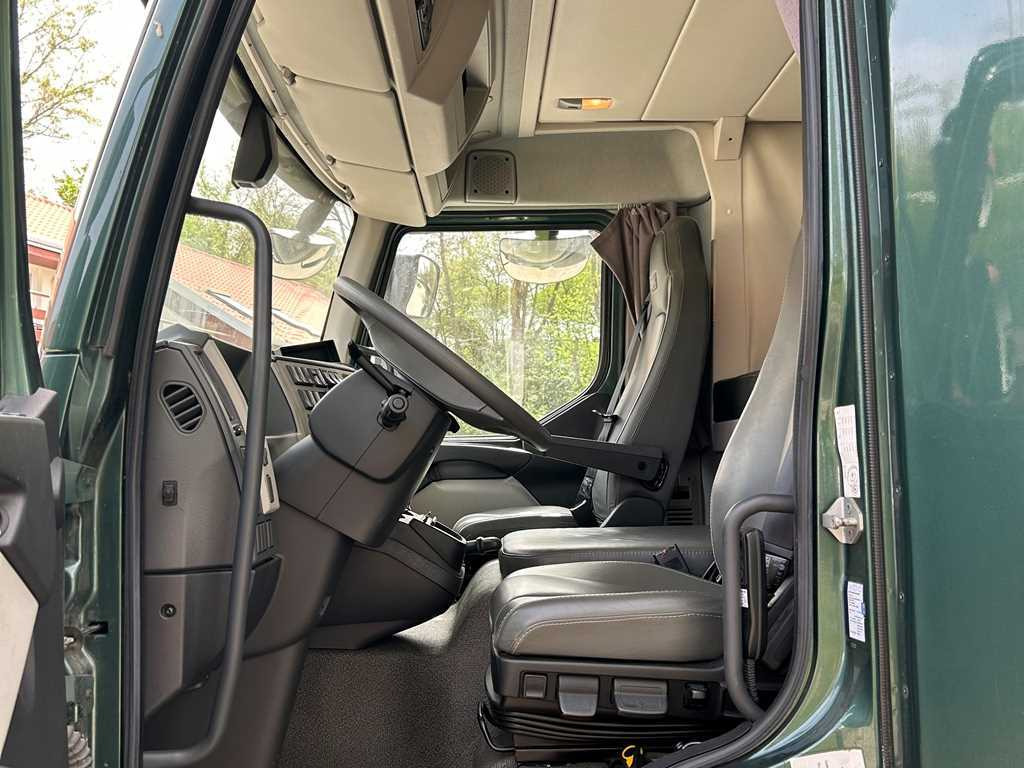 Volvo STX FL, FOR 6 PEOPLE, FOR TRANSPORTING FIVE HORSES, CAMERA, 2X HYDRAULIC FRONT - Other machinery: picture 3 Volvo STX FL, FOR 6 PEOPLE, FOR TRANSPORTING FIVE HORSES, CAMERA, 2X HYDRAULIC FRONT - Other machinery: picture 3