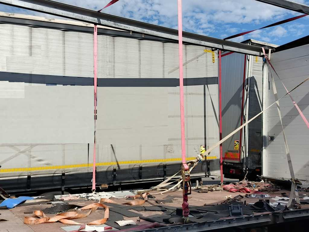 Panav TV018H - Curtainsider trailer: picture 1 Panav TV018H - Curtainsider trailer: picture 1