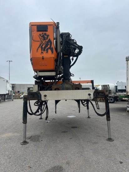 Plateau-Wechselpritsche mit Loglift 140S inkl. Rotator und Greifer - Container transporter/ Swap body trailer: picture 5 Plateau-Wechselpritsche mit Loglift 140S inkl. Rotator und Greifer - Container transporter/ Swap body trailer: picture 5